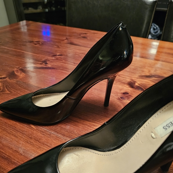 Guess Black Patent Leather Shoes. Size 7 - Picture 4 of 7